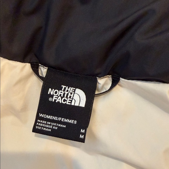 The North Face® Women's Everyday Insulated Vest Size Medium - Picture 7 of 11